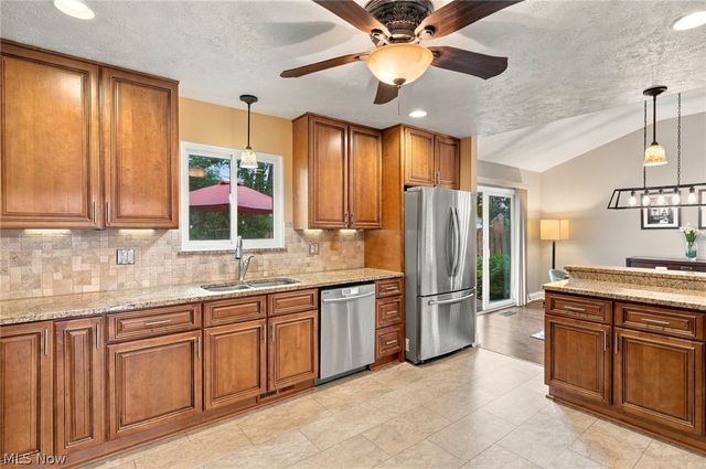 6611 Wedgewood Drive, North Olmsted, OH 44070