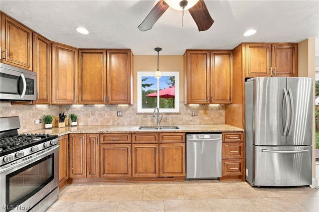 6611 Wedgewood Drive, North Olmsted, OH 44070