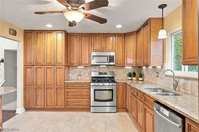 6611 Wedgewood Drive, North Olmsted, OH 44070