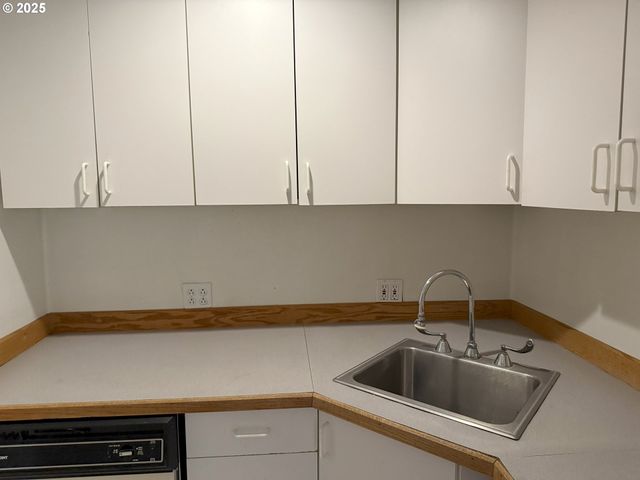 1920 N VANCOUVER Ave, Portland, OR 97227