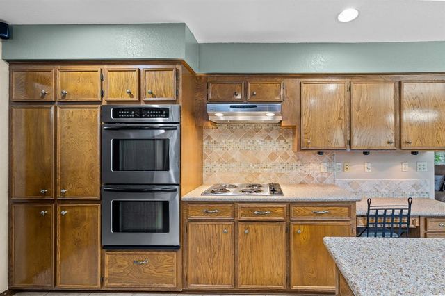 2005 E Pine Hill Drive, Pearland, TX 77581