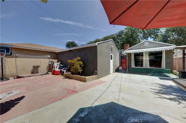 10109 Jackson Avenue, South Gate, CA 90280