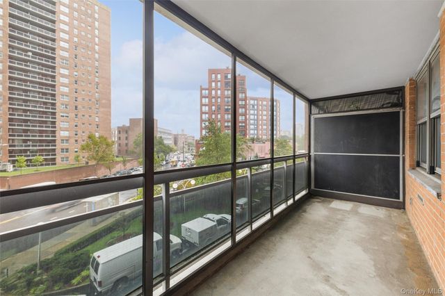 70-25 Yellowstone Boulevard 3X, Forest Hills, NY 11375