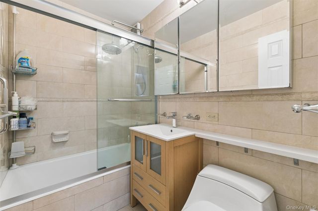 70-25 Yellowstone Boulevard 3X, Forest Hills, NY 11375