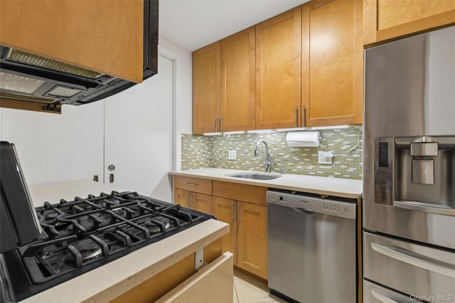 70-25 Yellowstone Boulevard 3X, Forest Hills, NY 11375