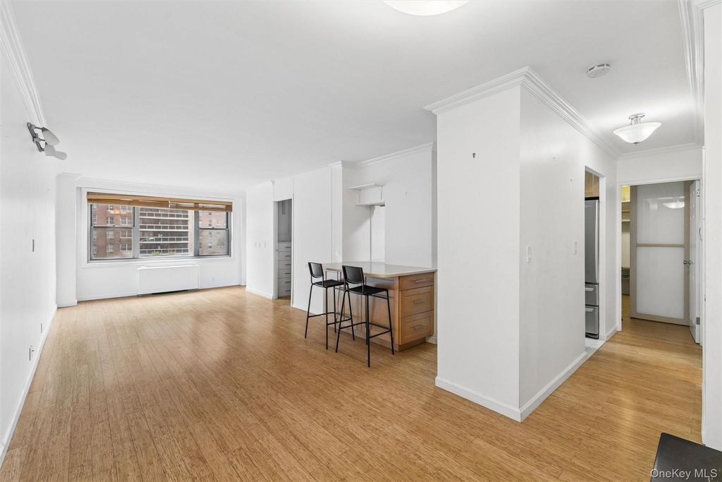 70-25 Yellowstone Boulevard 3X, Forest Hills, NY 11375