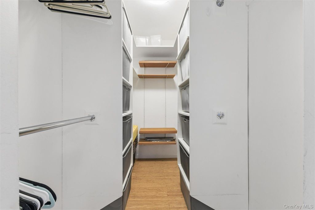 70-25 Yellowstone Boulevard 3X, Forest Hills, NY 11375 — photo 3
