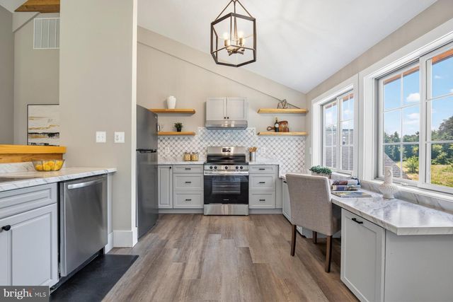 38217 MOUNTAIN AIR LN, Lovettsville, VA 20180