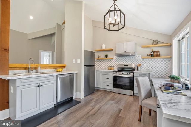 38217 MOUNTAIN AIR LN, Lovettsville, VA 20180