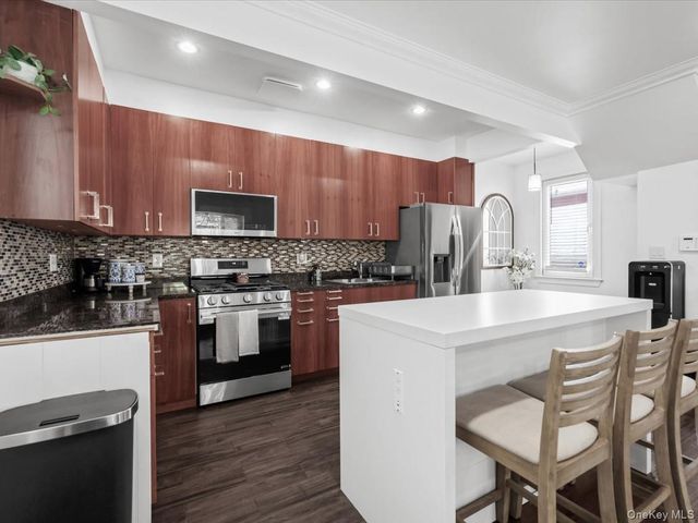 66 Fairmount Street, Valley Stream, NY 11580