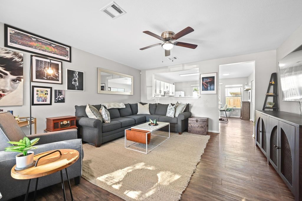 13404 Coomes DR, Del Valle, TX 78617