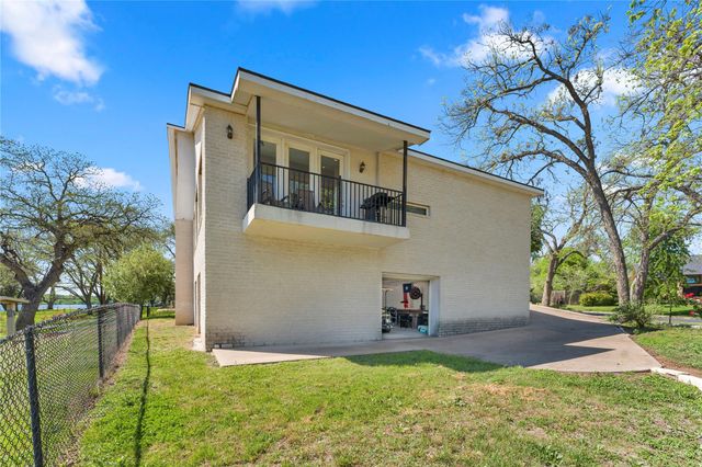 319 Meadowlakes DR, Marble Falls, TX 78654