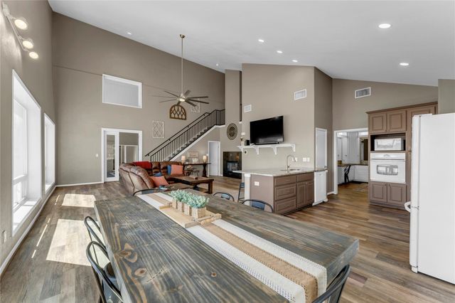 319 Meadowlakes DR, Marble Falls, TX 78654