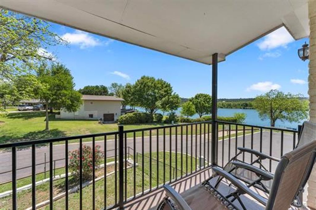 319 Meadowlakes DR, Marble Falls, TX 78654