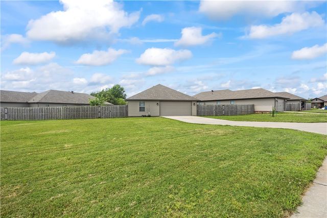 3702 SW Capstone Court, Bentonville, AR 72712