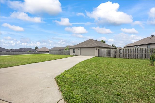 3702 SW Capstone Court, Bentonville, AR 72712