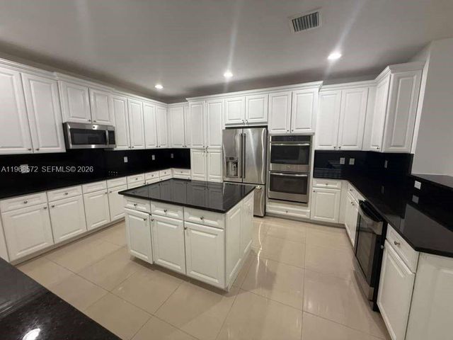 9947 NW 86th Ter, Doral, FL 33178