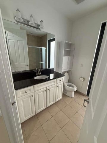 9947 NW 86th Ter, Doral, FL 33178