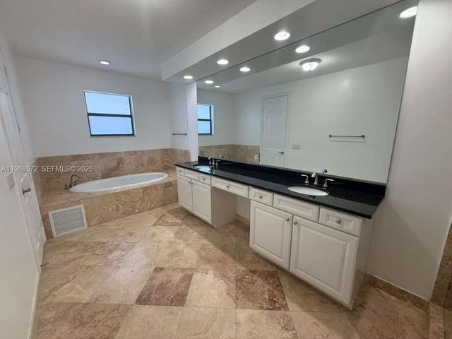 9947 NW 86th Ter, Doral, FL 33178