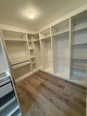 9947 NW 86th Ter, Doral, FL 33178