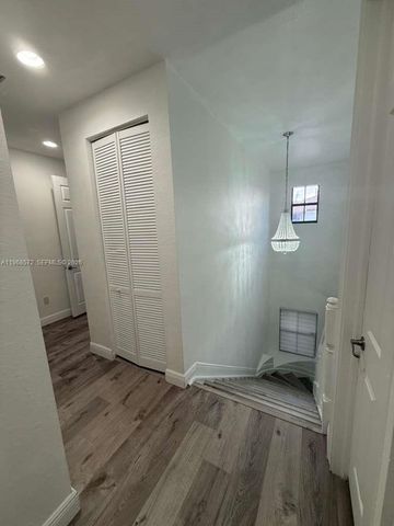 9947 NW 86th Ter, Doral, FL 33178