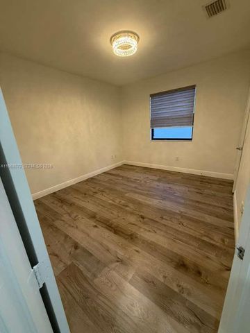 9947 NW 86th Ter, Doral, FL 33178