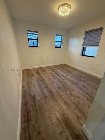 9947 NW 86th Ter, Doral, FL 33178