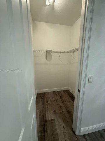 9947 NW 86th Ter, Doral, FL 33178