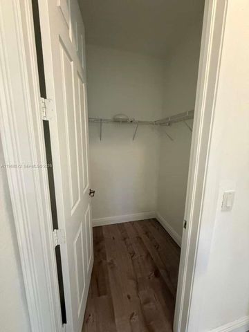 9947 NW 86th Ter, Doral, FL 33178