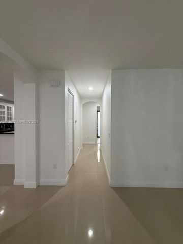 9947 NW 86th Ter, Doral, FL 33178