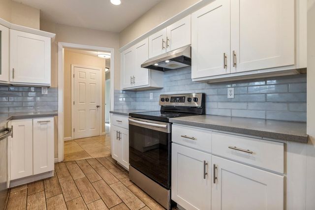 931 Amberwood Rd, Sacramento, CA 95864