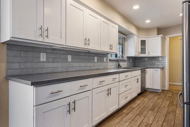 931 Amberwood Rd, Sacramento, CA 95864