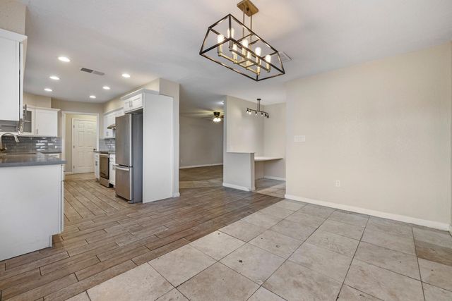 931 Amberwood Rd, Sacramento, CA 95864