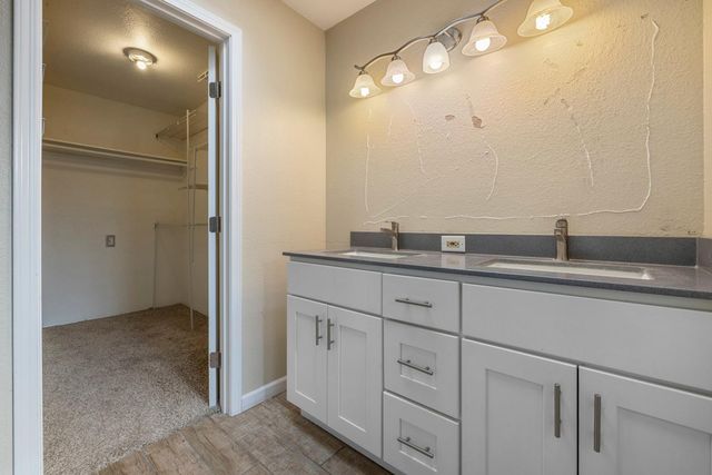 931 Amberwood Rd, Sacramento, CA 95864