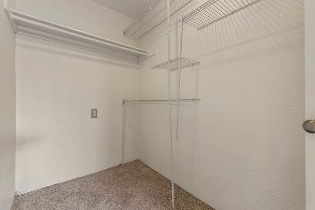 931 Amberwood Rd, Sacramento, CA 95864