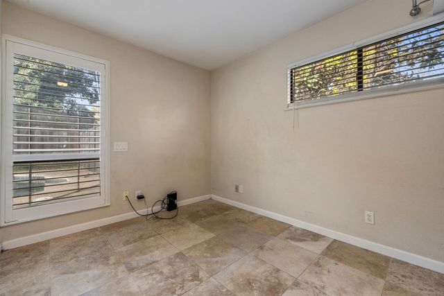 931 Amberwood Rd, Sacramento, CA 95864