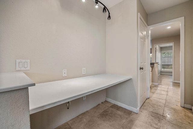 931 Amberwood Rd, Sacramento, CA 95864