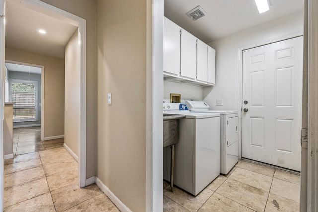 931 Amberwood Rd, Sacramento, CA 95864