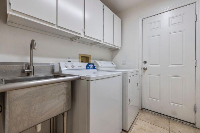 931 Amberwood Rd, Sacramento, CA 95864