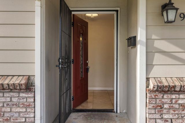 931 Amberwood Rd, Sacramento, CA 95864