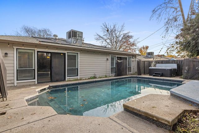 931 Amberwood Rd, Sacramento, CA 95864