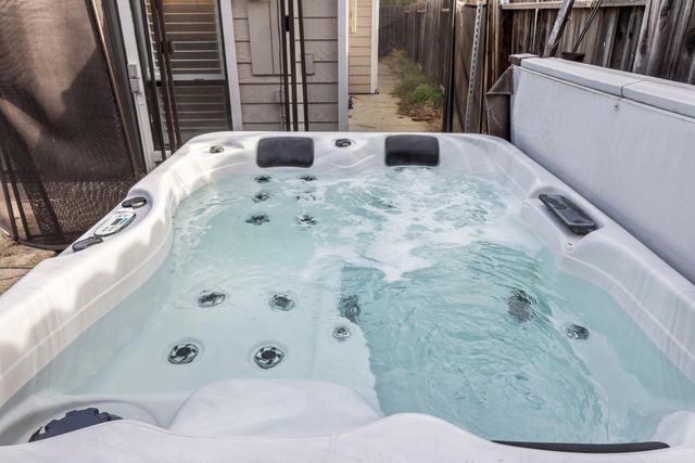 931 Amberwood Rd, Sacramento, CA 95864