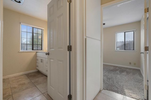 931 Amberwood Rd, Sacramento, CA 95864