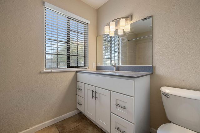 931 Amberwood Rd, Sacramento, CA 95864