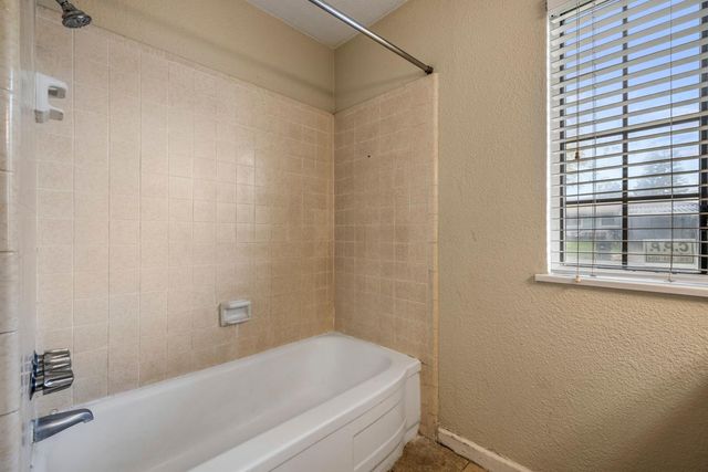 931 Amberwood Rd, Sacramento, CA 95864