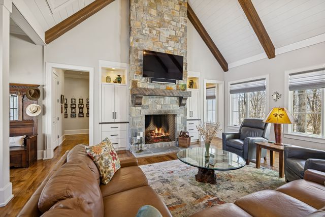 8463 Heirloom Blvd, College Grove, TN 37046