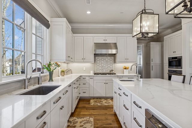 8463 Heirloom Blvd, College Grove, TN 37046