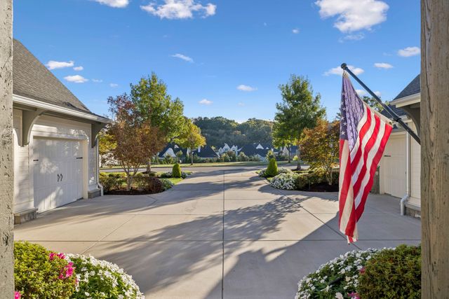 8463 Heirloom Blvd, College Grove, TN 37046