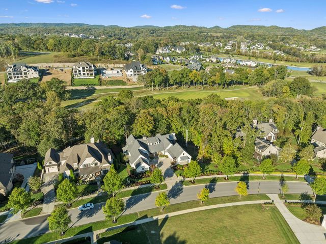 8463 Heirloom Blvd, College Grove, TN 37046