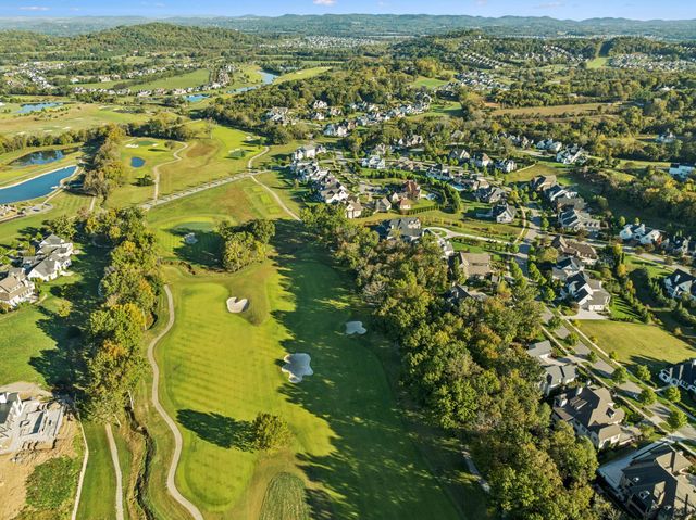 8463 Heirloom Blvd, College Grove, TN 37046